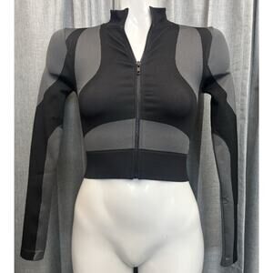 PrettyLittleThing Black and Gray Crop Top